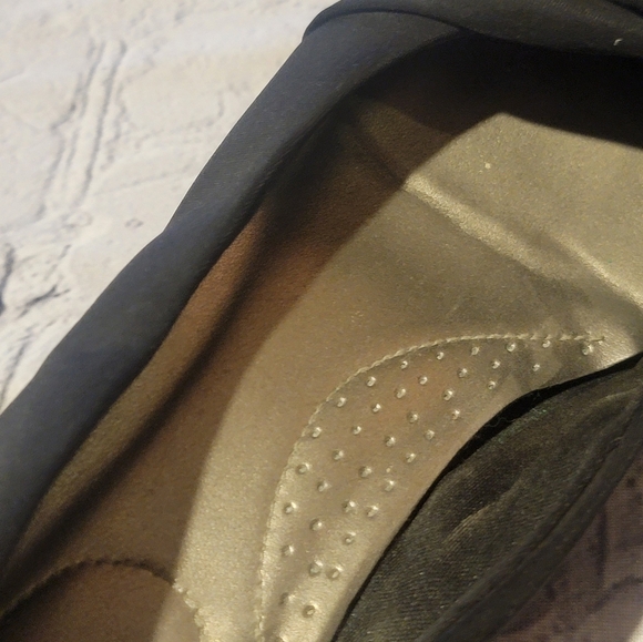 Bandolino B-Flexible Black Small Wedge Sz 9 EUC - Picture 7 of 9